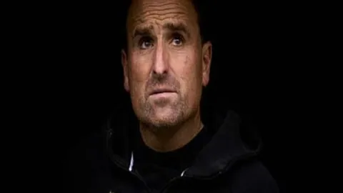 阿特金森坦言：14次失误源于季后赛压力，致命失误如毒药般侵蚀比赛进程